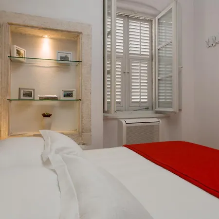 Apartment Nije Presa 2 *